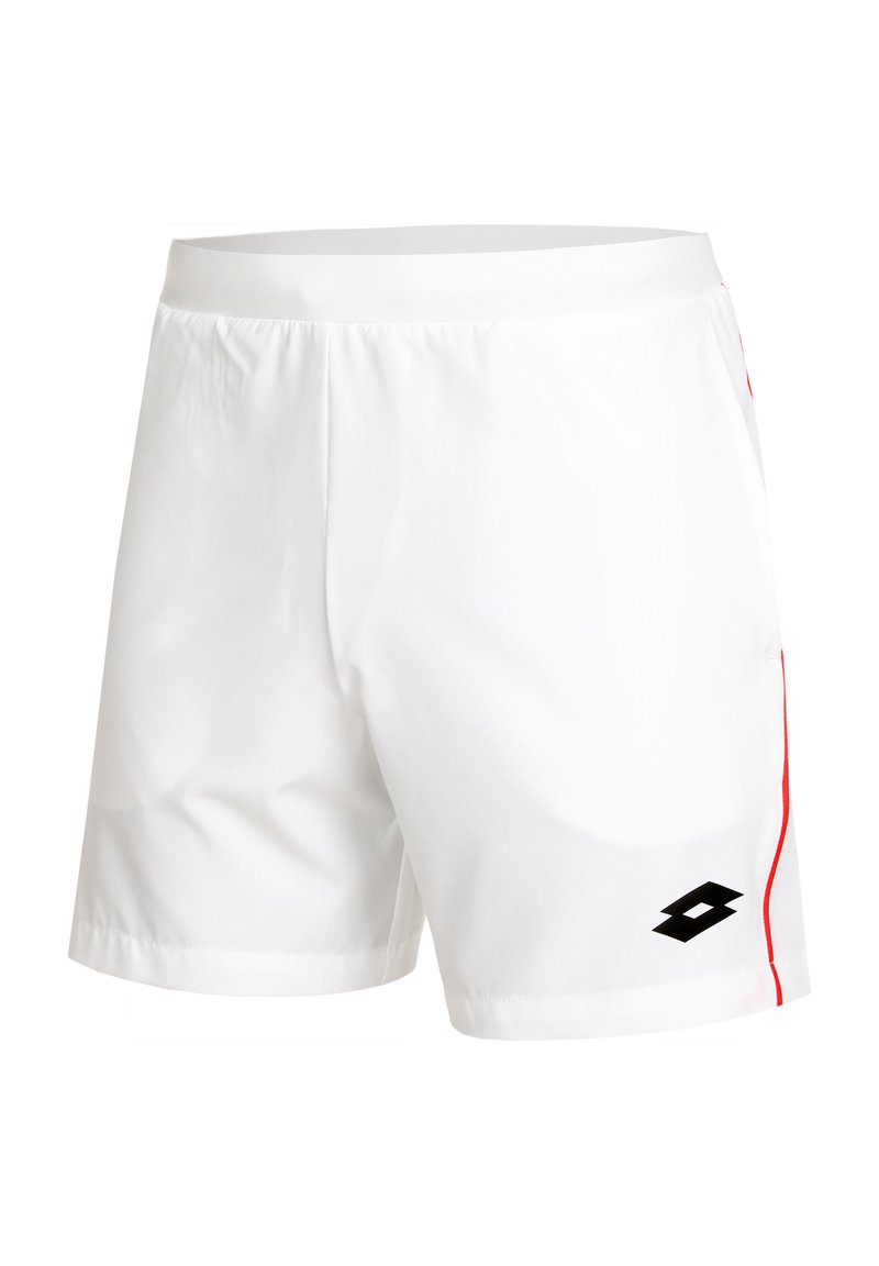Shorts de sport blancs avec une texture lisse, une taille élastique, des accents rouges sur les côtés, et un logo noir sur le bas de la jambe gauche.
