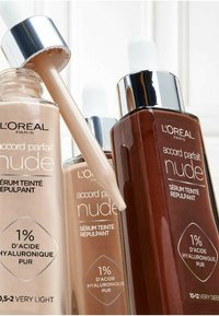 L'Oréal Paris LOT DE 2 - SÉRUM TEINTÉ REPULPANT ACCORD PARFAIT - Siero - light medium