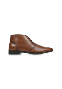 Botas de tobillo de cuero marrón con punta redonda, diseño de cordones con dos ojales, textura suave y suela de goma baja y plana.