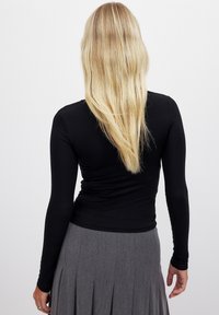 NA-KD Maglietta a manica lunga - black