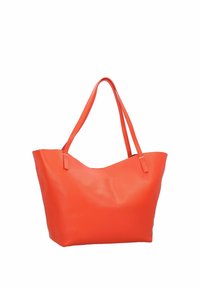 Oranje leren tas met twee schouderriemen, brede opening, gladde textuur en een nonchalant ontwerp. Geen zichtbaar metaalwerk of patronen.