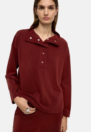 - Bluza