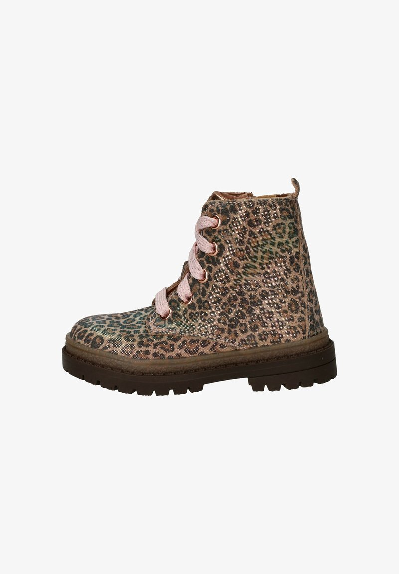 Leopardprint enkelboots van stof met roze veters, met een stevige bruine zool en een gestructureerd ontwerp voor grip en duurzaamheid.