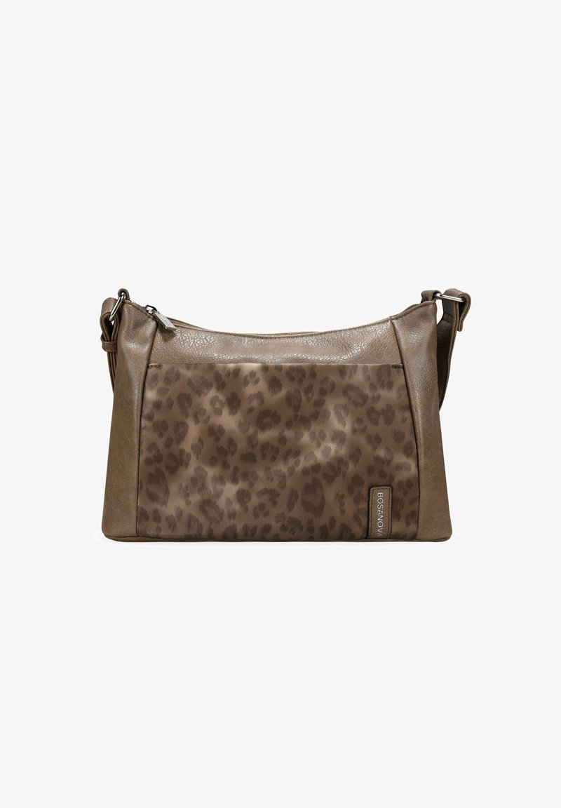 Bolso marrón de hombro hecho de cuero sintético, con un diseño de estampado de leopardo sobre una superficie suave, con cierre de cremallera y correa ajustable.