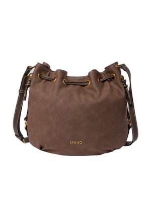 Hnedá kožená kabelka v tvare vedra so sťahovacou šnúrkou, nastaviteľným ramenným popruhom a zlatým logom "Liu Jo" na prednej strane.