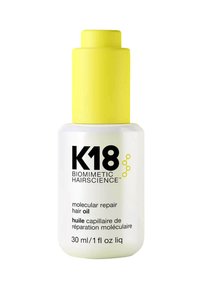 K18 Moleculaire Herstel Haarolie in een heldere glazen fles van 30 ml. Heeft een felgele dop en zwarte tekst op het label.
