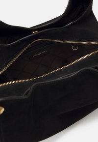 MICHAEL Michael Kors LILLIE CHAIN TOTE - Kézitáska - black