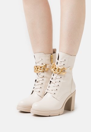 Marco Tozzi, Bottines à talons hauts - off-white