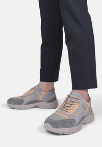 Crickit PHOEBE - Sneakers basse - hellgrau