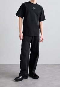 GmbH Jednoduché tričko - black