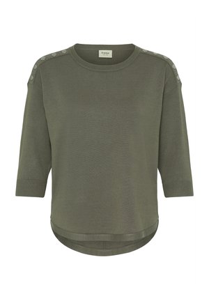 Maslinasto zelena pletena majica s rukavima do laktova, okruglim izrezom, dekorativnim gumbima na ramenima i zakrivljenim rubom.