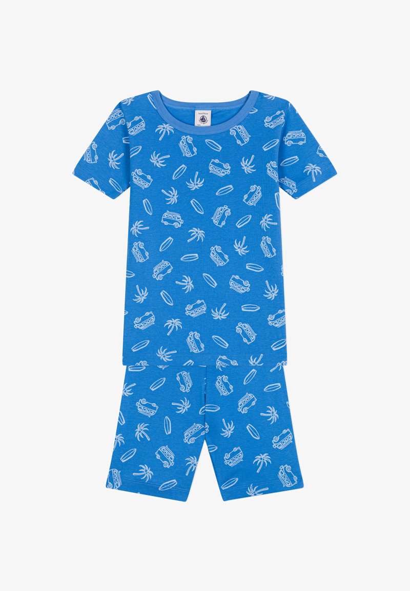 Ensemble de pyjama en coton bleu comprenant un haut à manches courtes et des shorts. Le design comprend des motifs blancs de voitures, de palmiers et de planches de surf.