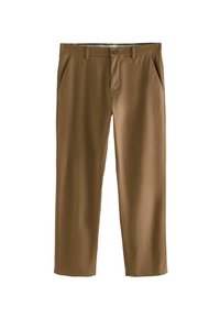 Bruine recht-pijp broek van gladde stof; voorzien van twee zijzakken en een enkele knoopsluiting bij de taille.