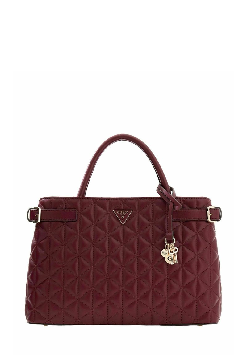 Sac à main matelassé bordeaux en matériau synthétique avec une forme structurée, deux anses, des ferrures dorées et un charm décoratif.