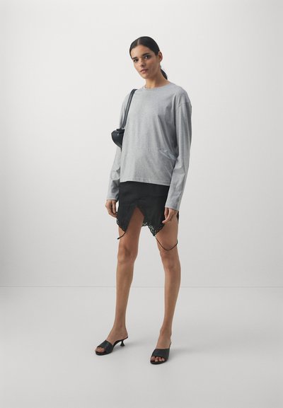 N°21 Φόρεμα από ζέρσεϊ - grigio chiaro melange