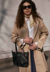 Tommy Hilfiger IM NEW SMALL TOTE - Saco de mão - black