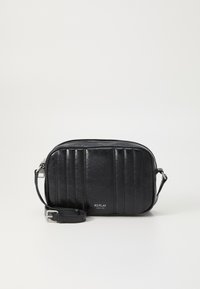 Borsa a tracolla in pelle nera con texture trapuntata, chiusura con zip e tracolla regolabile. Caratterizzata da un logo stampato sulla parte anteriore.