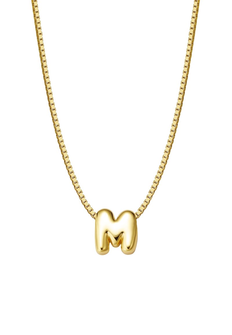 Zlatý náhrdelník s hrubým, lesklým príveskom v tvare písmena "M" na rovných článkoch reťaze, ktorý predvádza elegantný a lesklý vzhľad.
