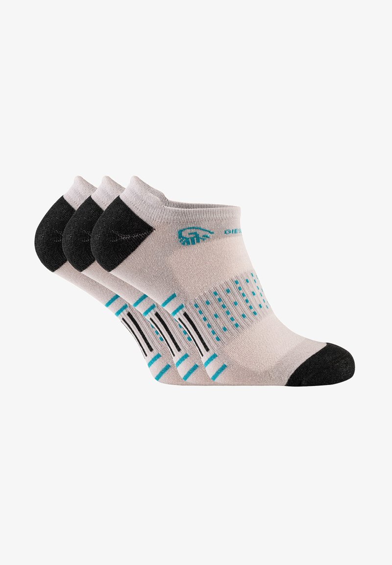 Lichtgrijze enkelsokken met zwarte hielen en tenen, voorzien van turquoise accenten en grippatronen langs de zijkanten. Set van drie paar.