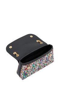 Fekete clutch táska színes flitteres külsővel, patentzárral és arany kiegészítőkkel. A bélés nélküli belső tér.