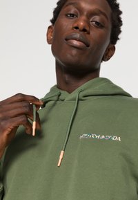 Scotch & Soda HOODED LOGO FELPA UNISEX - Sweatshirt com capuz - lizzard