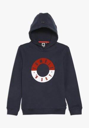 Sweat à capuche bleu marine avec un motif graphique sur le devant : un design circulaire avec des segments rouges et blancs, et le texte "TUMBLE 'N DRY." Il est doté d'une capuche avec cordon de serrage.