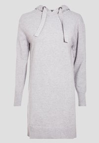 Robe sweat grise avec capuche, manches longues et poignets en tricot côtelé. Équipée d'un cordon métallique et d'évents sur les côtés de l'ourlet.
