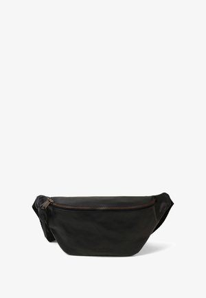 Schwarze Leder-Bauchtasche mit Reißverschluss oben, geschwungener Form und verstellbarem Riemen. Verfügt über eine weiche Textur und ein dezentes eingeprägtes Logo.