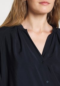 GANT STAND COLLAR BLOUSE - Blusa - evening blue