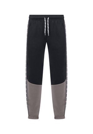 Schwarze und graue Jogginghosen mit elastischem Bund, weißen Kordeln und dekorativen Seitenstreifen mit roten und weißen Details.