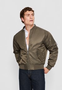 Calvin Klein Jeans PADDED HERO  - Bombera - beluga