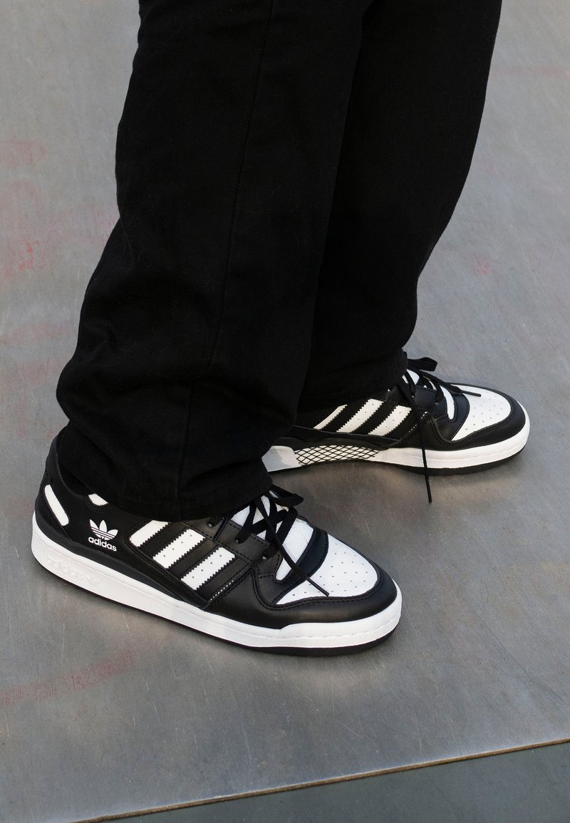 adidas forum low cl black and white