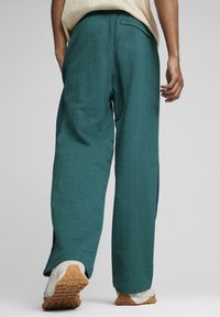 Puma RELAXED TRACK PANTS - Tepláky - cold green