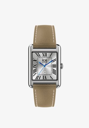 Kwadratowy srebrny zegarek z beżowym skórzanym paskiem, czarnymi cyframi rzymskimi, niebieskimi wskazówkami, wyświetlaczem daty o godzinie szóstej oraz logo "ice watch" na tarczy.