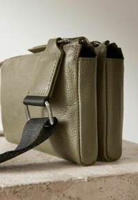 Next SMALL REGULAR FIT - Schoudertas - khaki green