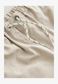 Sélectionné, mottled beige