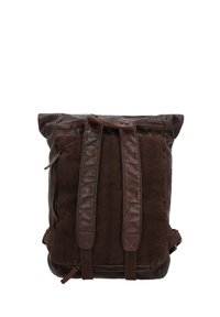 Hnedý kožený a textilný batoh s dizajnom na rolovanie, dvomi polstrovanými ramennými popruhmi a bočnou zipsovou kapsou pre ďalšie úložisko.