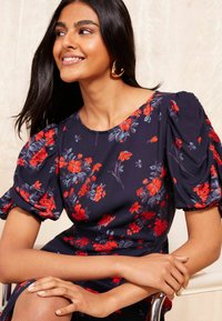 Friends Like These RUCHED SHORT SLEEVE- REGULAR FIT - Denní šaty - navy blue