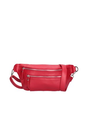 Rote Leder-Bauchtasche mit zwei horizontalen silbernen Reißverschlusstaschen und einem verstellbaren Riemen mit silbernen Verschlüssen.