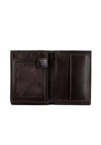Brązowy skórzany portfel o teksturowanym wykończeniu, z miejscem na identyfikator, wieloma kieszonkami na karty oraz zapięciem na zatrzask. Wnętrze podszyte materiałem z logo.