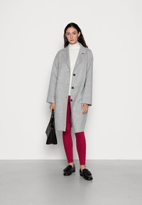 Marks & Spencer JEGGINGS - Calças de ganga de corte skinny - dark pink