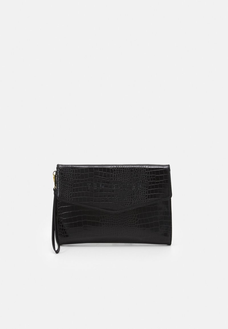 Pochette bracelet en cuir synthétique noir effet crocodile avec rabat et fermeture éclair dorée sur un fond clair uni.