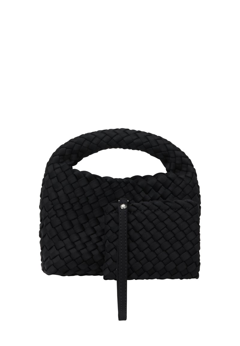 Bolso de mano tejido negro con un asa redondeada, que presenta un bolsillo frontal con cremallera y un patrón texturizado en el cuerpo. Fabricado con material sintético.