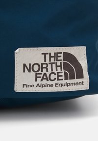 The North Face BERKELEY TOTE PACK UNISEX - Dnevni ruksak - midnight petrol/algae blue