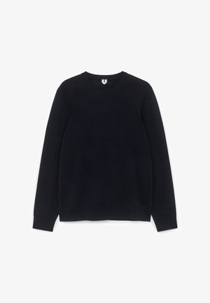 Juodas apvalios iškirptės megztinis, pagamintas iš minkštos medžiagos. Turi ilgas rankoves ir raštuotas rankogalius. Paprastas dizainas be akivaizdžių raštų ar akcentų.