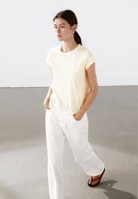Massimo Dutti SHORT SLEEVE WITH ROUND NECK - T-shirts basic - yellow