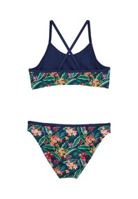 Bikini bleu marine avec imprimé floral tropical ; le haut a des bretelles croisées, le bas est assorti avec des fleurs colorées et des feuilles vertes sur fond bleu marine.