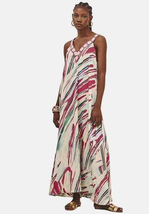 El vestido maxi de tejido ligero presenta un patrón abstracto multicolor en rosa, verde y blanco. El escote en V y las tirantes anchos realzan el diseño.
