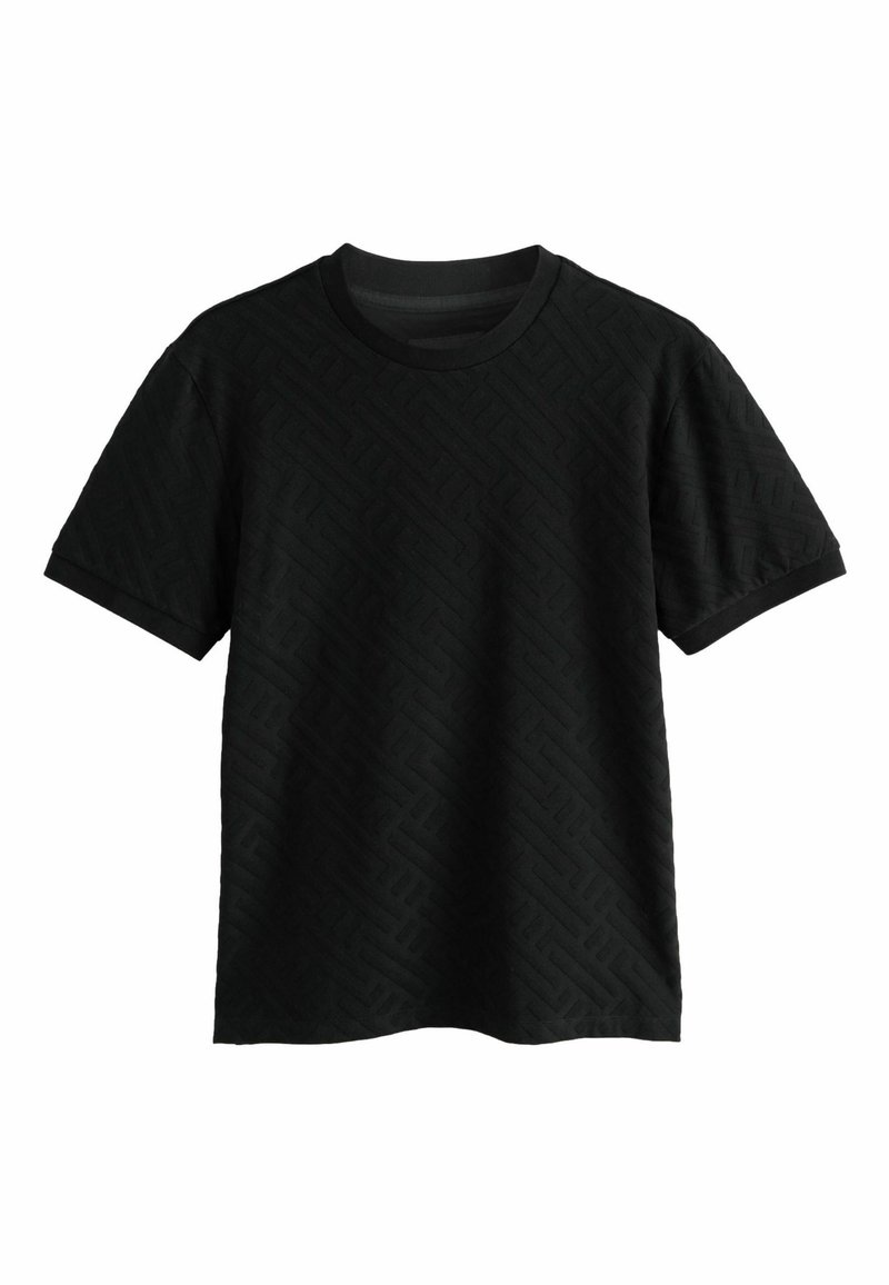 Sort bomulds T-shirt med et struktureret geometrisk mønster. Korte ærmer og rund halsudskæring, med en solid sort kant.