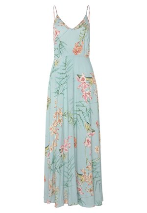 Maxikleid mit Blumenmuster aus hellblauem Stoff, mit V-Ausschnitt, dünnen Trägern und lebendigen pinken und grünen Blumenmustern auf dem gesamten Kleid.